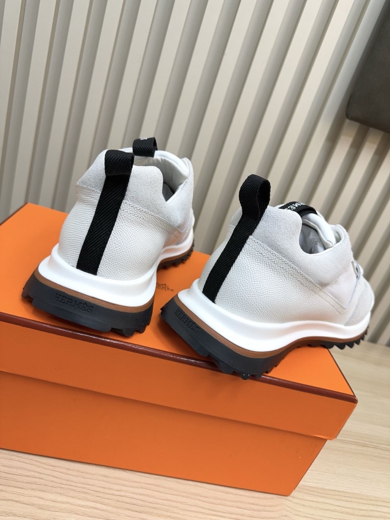 H**me5 sneaker